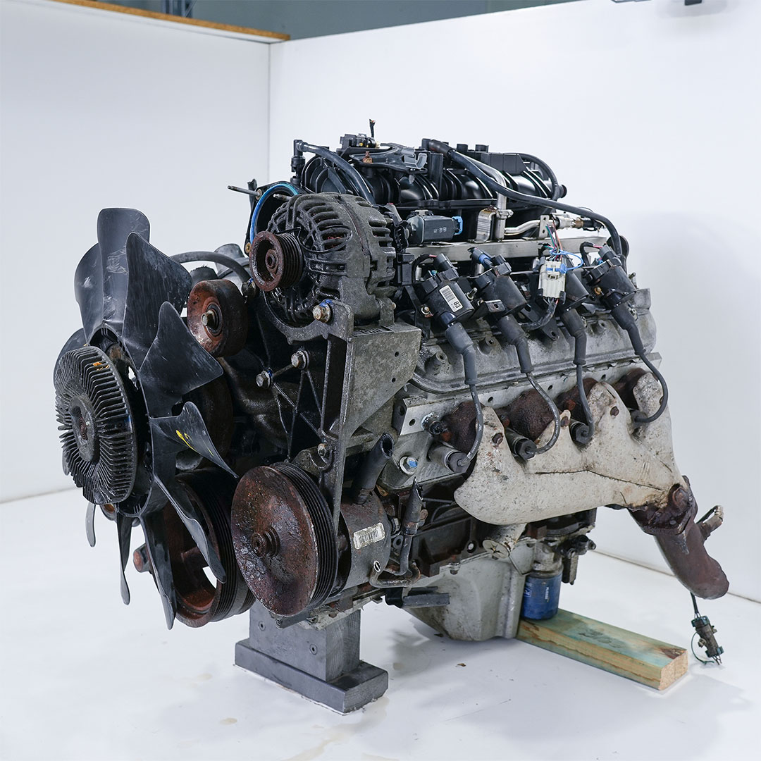 Chevrolet 5.3L LM7 LS V8 Cast Iron Complete Motor - Image 2