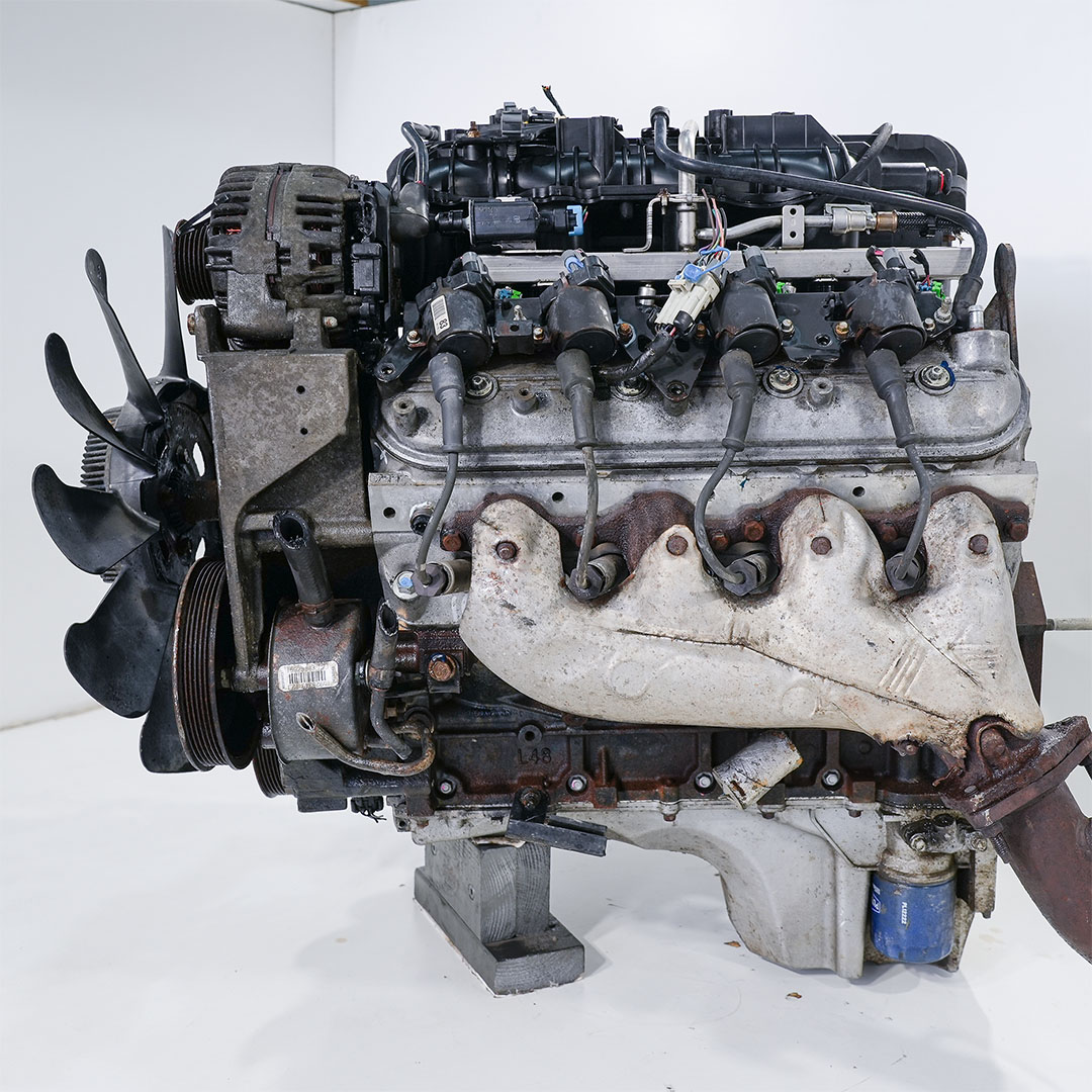 Chevrolet 5.3L LM7 LS V8 Cast Iron Complete Motor - Image 4